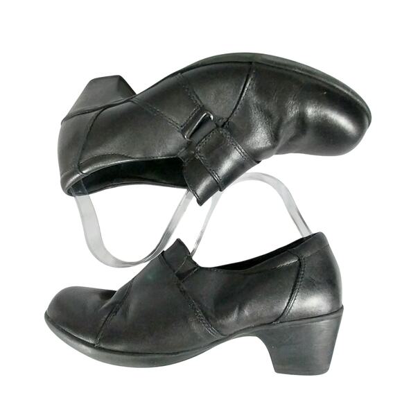 CLARKS! ULTRA COMFY BLACK GENUINE LEATHER STRAP & BUCKLE, HEELED LOAFERS! SZ 10M - Picture 8 of 10